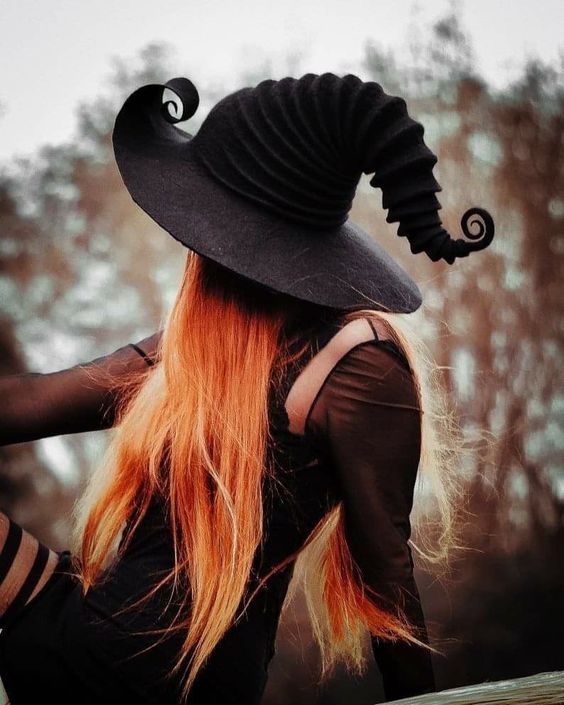 penteado com chapéu de bruxa
