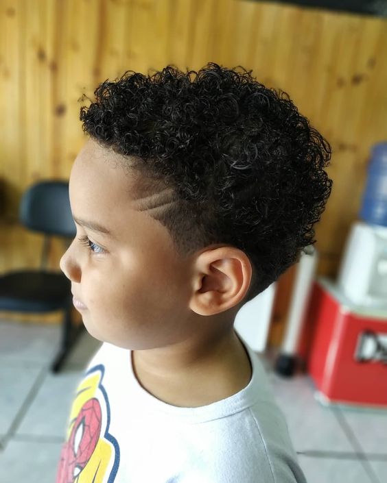 Corte de cabelo store ondulado masculino infantil